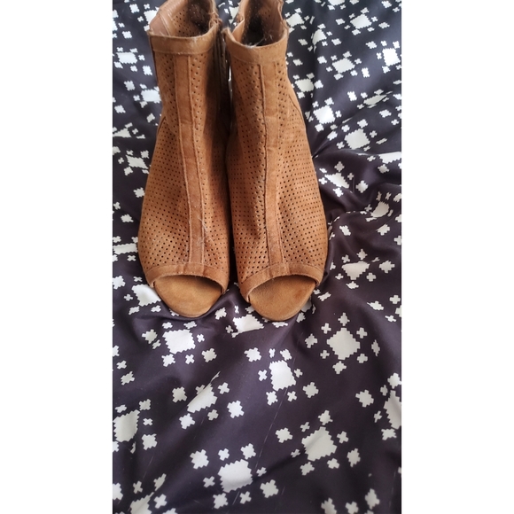 High heels - Picture 2 of 3